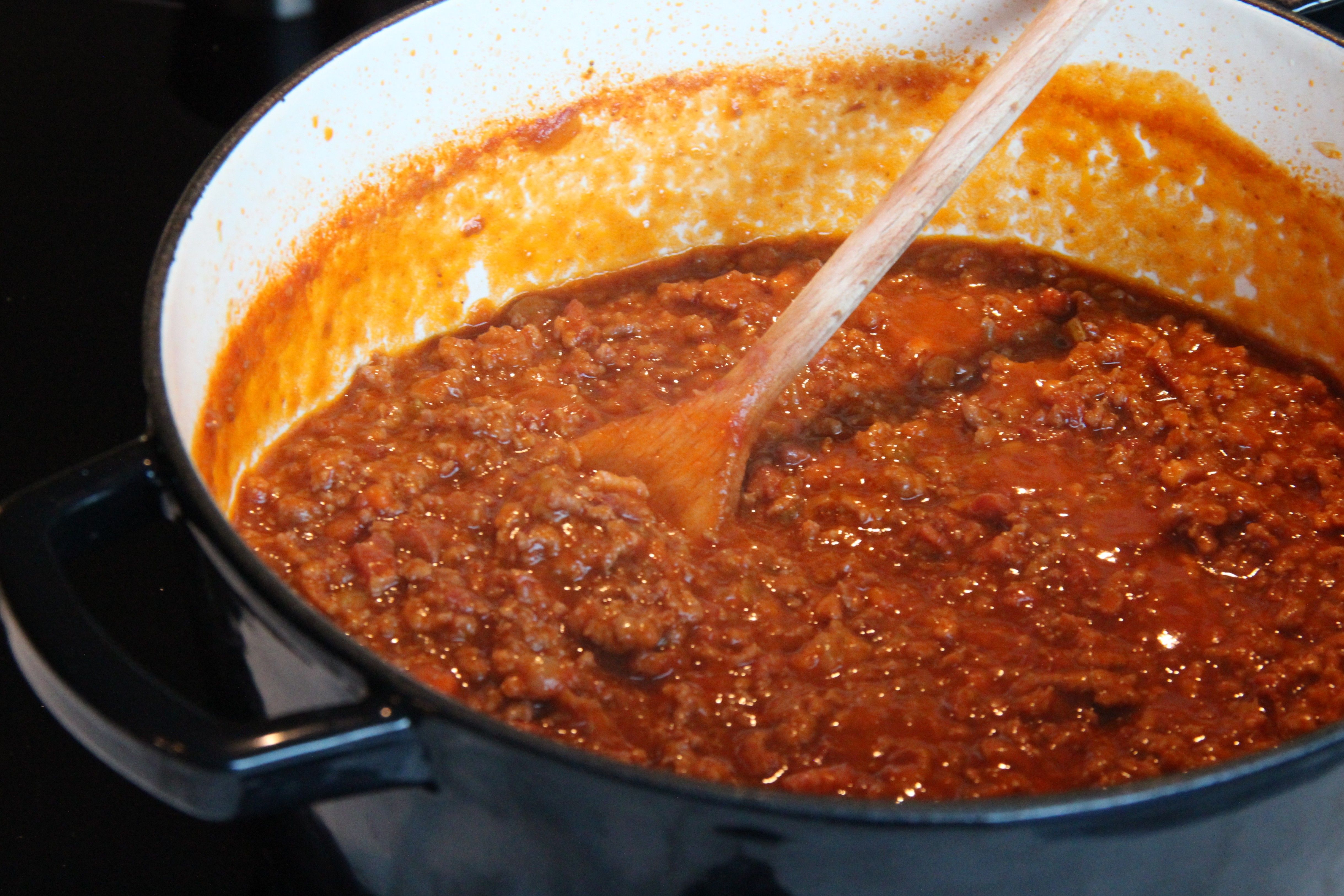 Een pan met ragù